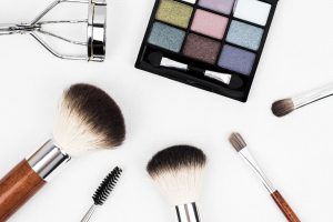 how makeup damages eyelashes