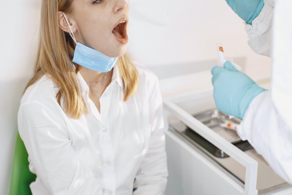 Oral Gonorrhea vs Strep Throat: How Are They Different